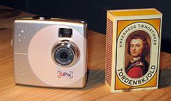 Un petit appareil photo num&eacute;rique